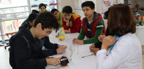 FEN LABORATUVARINDA ASİT-BAZ İNDİKATÖRÜ İLE DENEYİMİZ