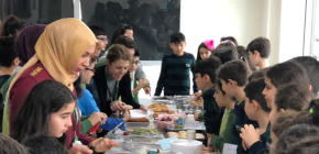 YARDIMLAŞMA KONULU KERMES