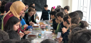 YARDIMLAŞMA KONULU KERMES
