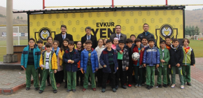 ÇAMLICA ÖĞRENCİLERİNDEN EVKUR YENİ MALATYASPOR’A ZİYARET