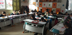MİNİKLERİMİZLE GÖRSEL SANATLAR DERSİNDE FARKINDALIK OLUŞTURDUK